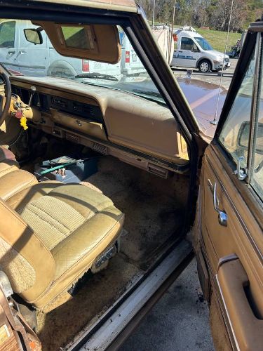 Jeep-Grand-wagoneer-1988-Brown-13