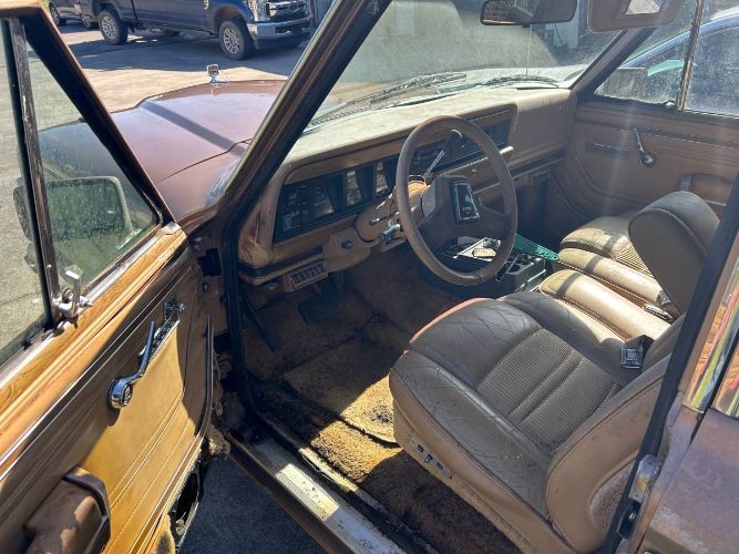Jeep-Grand-wagoneer-1988-Brown-4