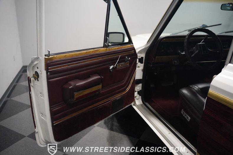 Jeep-Grand-wagoneer-1988-White-Maroon-14