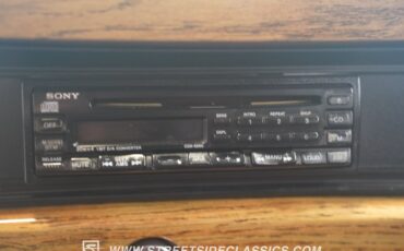Jeep-Grand-wagoneer-1988-White-Maroon-17
