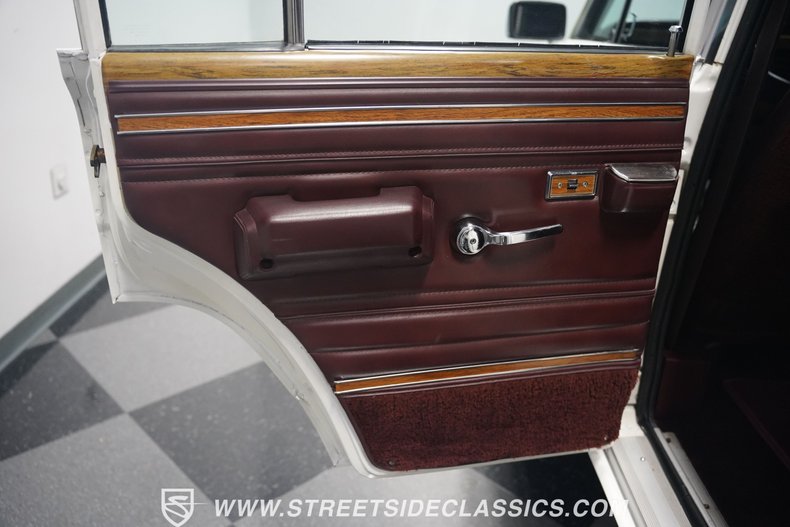 Jeep-Grand-wagoneer-1988-White-Maroon-18