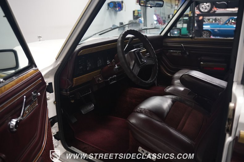 Jeep-Grand-wagoneer-1988-White-Maroon-20