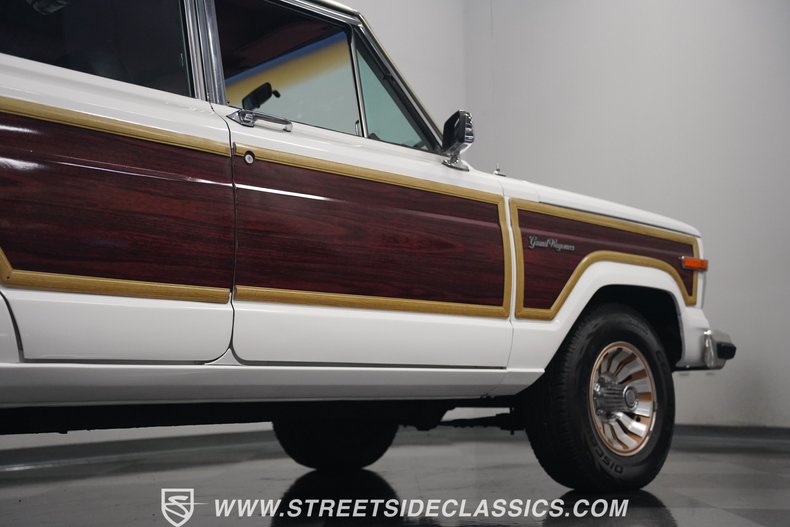 Jeep-Grand-wagoneer-1988-White-Maroon-41