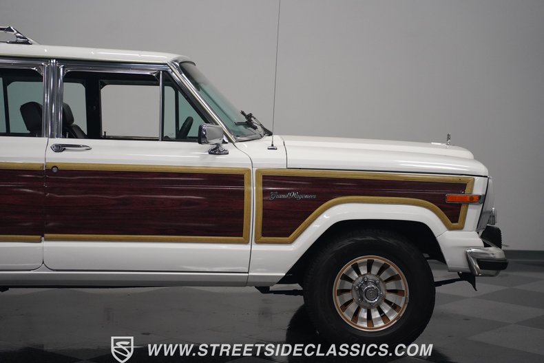 Jeep-Grand-wagoneer-1988-White-Maroon-43