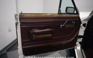Jeep-Grand-wagoneer-1988-White-Maroon-46