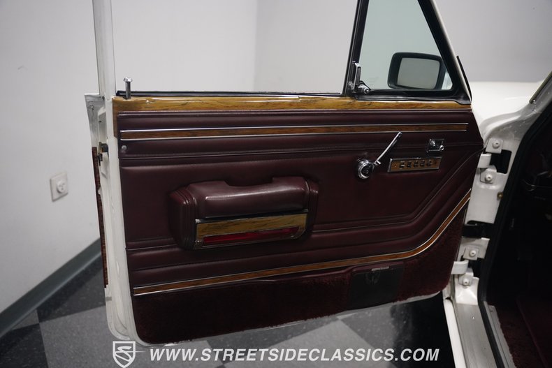 Jeep-Grand-wagoneer-1988-White-Maroon-46