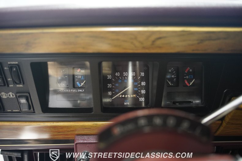 Jeep-Grand-wagoneer-1988-White-Maroon-47