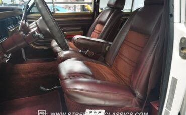 Jeep-Grand-wagoneer-1988-White-Maroon-49