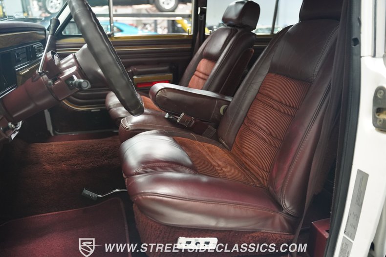 Jeep-Grand-wagoneer-1988-White-Maroon-49