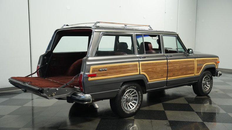 Jeep-Grand-wagoneer-1989-Gray-Metallic-Maroon-1