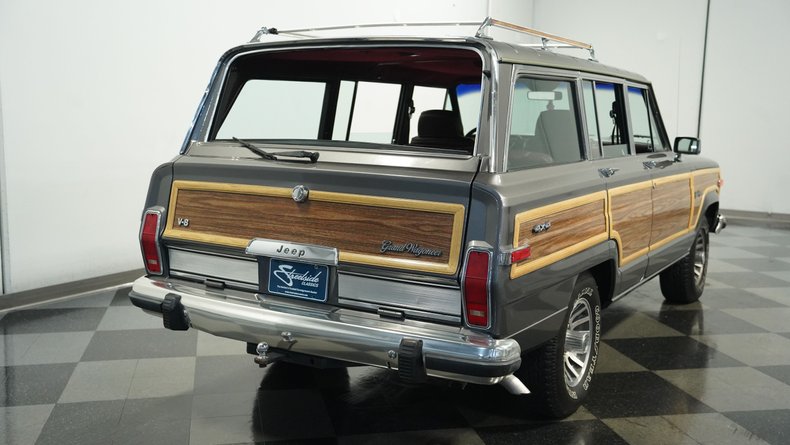 Jeep-Grand-wagoneer-1989-Gray-Metallic-Maroon-17