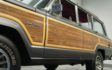 Jeep-Grand-wagoneer-1989-Gray-Metallic-Maroon-26