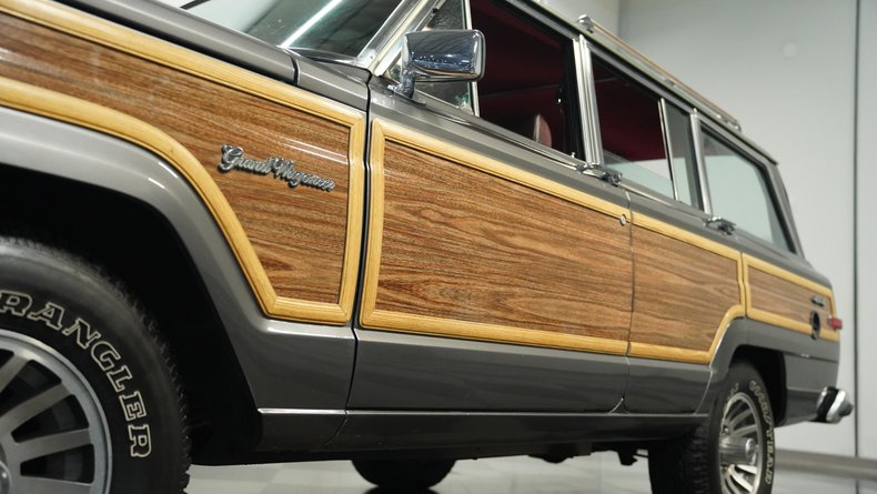 Jeep-Grand-wagoneer-1989-Gray-Metallic-Maroon-26
