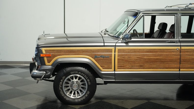 Jeep-Grand-wagoneer-1989-Gray-Metallic-Maroon-27