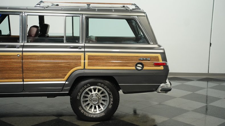 Jeep-Grand-wagoneer-1989-Gray-Metallic-Maroon-28