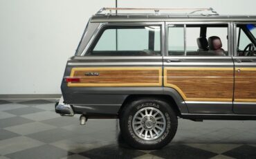 Jeep-Grand-wagoneer-1989-Gray-Metallic-Maroon-32