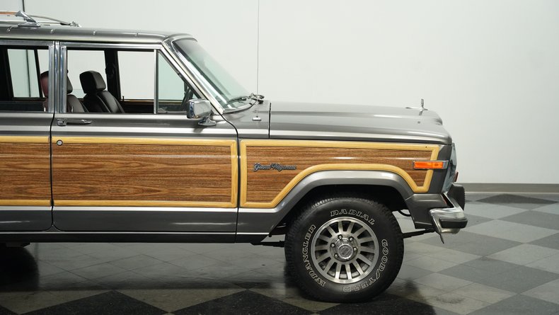 Jeep-Grand-wagoneer-1989-Gray-Metallic-Maroon-33