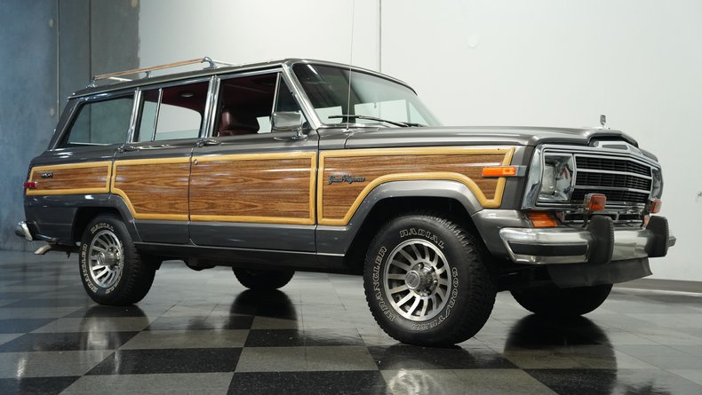 Jeep-Grand-wagoneer-1989-Gray-Metallic-Maroon-34