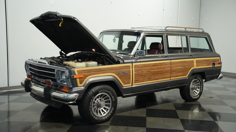 Jeep-Grand-wagoneer-1989-Gray-Metallic-Maroon-35