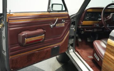 Jeep-Grand-wagoneer-1989-Gray-Metallic-Maroon-38