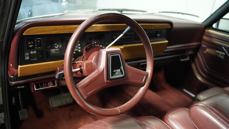 Jeep-Grand-wagoneer-1989-Gray-Metallic-Maroon-39
