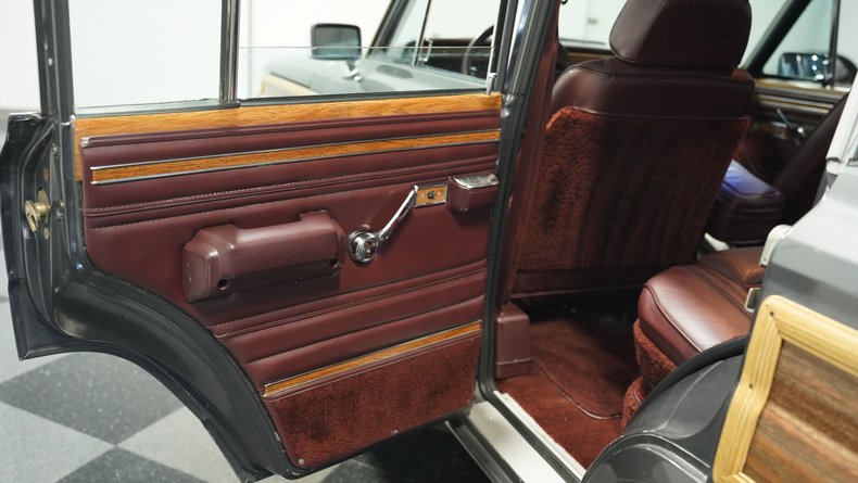 Jeep-Grand-wagoneer-1989-Gray-Metallic-Maroon-4