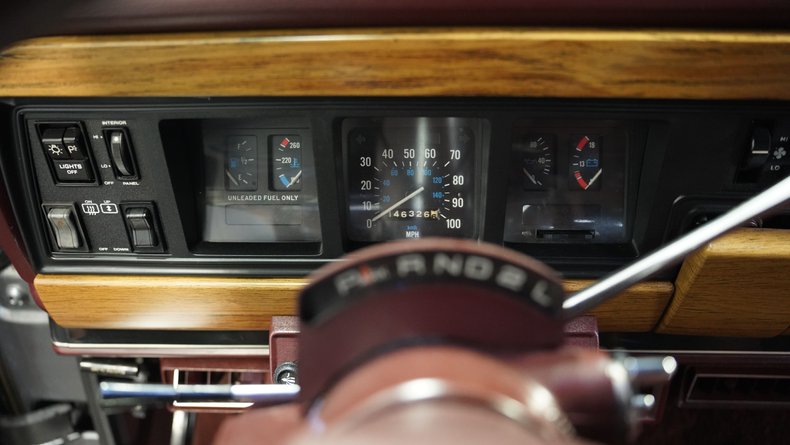 Jeep-Grand-wagoneer-1989-Gray-Metallic-Maroon-40