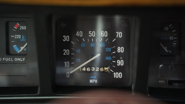 Jeep-Grand-wagoneer-1989-Gray-Metallic-Maroon-41