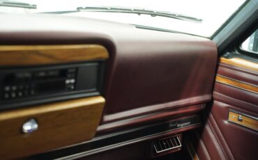 Jeep-Grand-wagoneer-1989-Gray-Metallic-Maroon-42