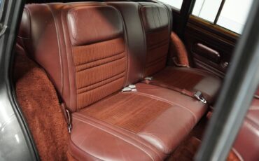 Jeep-Grand-wagoneer-1989-Gray-Metallic-Maroon-46