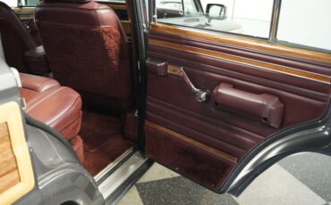 Jeep-Grand-wagoneer-1989-Gray-Metallic-Maroon-48