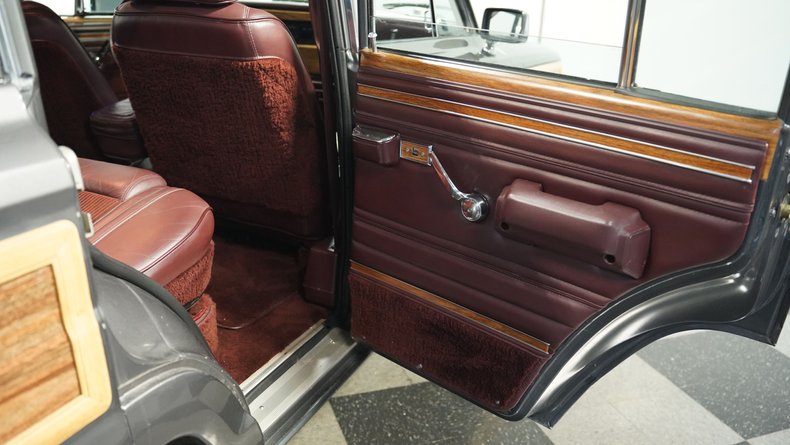 Jeep-Grand-wagoneer-1989-Gray-Metallic-Maroon-48