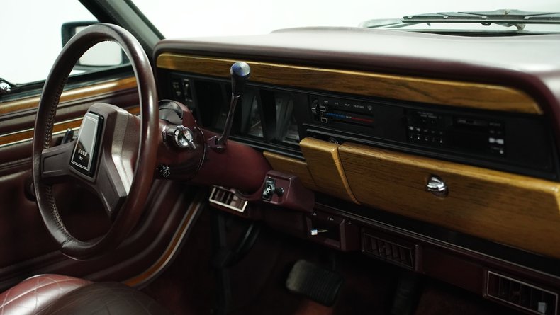 Jeep-Grand-wagoneer-1989-Gray-Metallic-Maroon-6