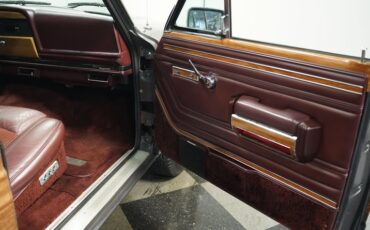 Jeep-Grand-wagoneer-1989-Gray-Metallic-Maroon-8