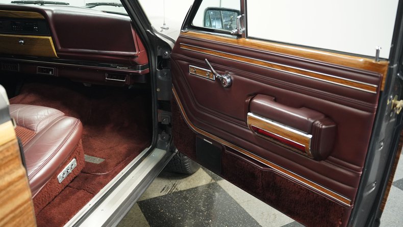 Jeep-Grand-wagoneer-1989-Gray-Metallic-Maroon-8