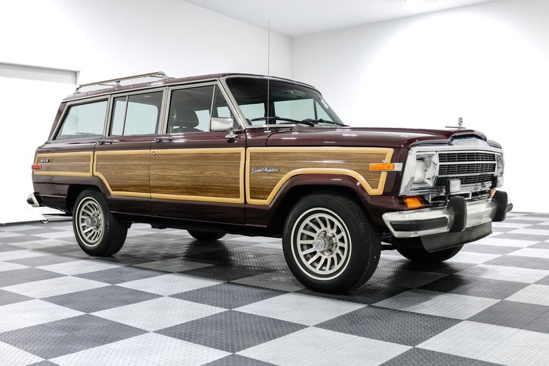 Jeep-Grand-wagoneer-1989-Maroon-Maroon