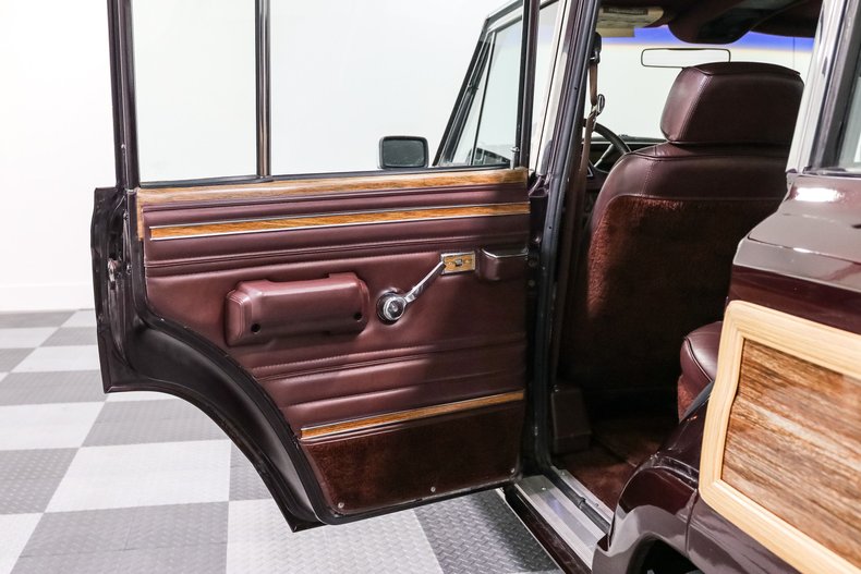 Jeep-Grand-wagoneer-1989-Maroon-Maroon-14