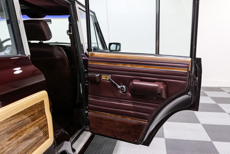 Jeep-Grand-wagoneer-1989-Maroon-Maroon-17