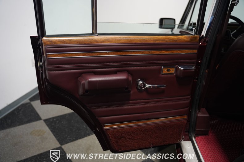 Jeep-Grand-wagoneer-1989-Maroon-Maroon-47