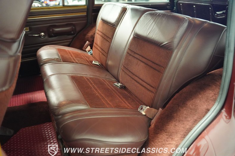 Jeep-Grand-wagoneer-1989-Maroon-Maroon-48