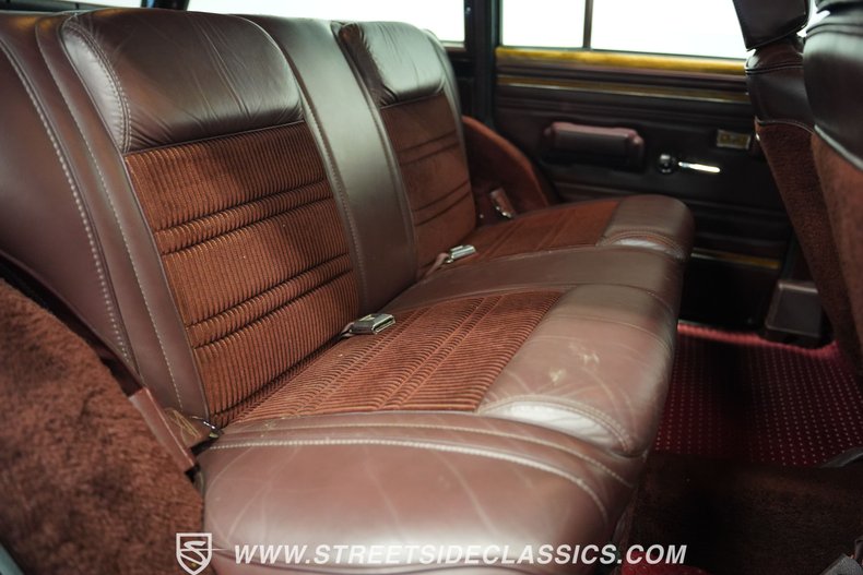 Jeep-Grand-wagoneer-1989-Maroon-Maroon-49
