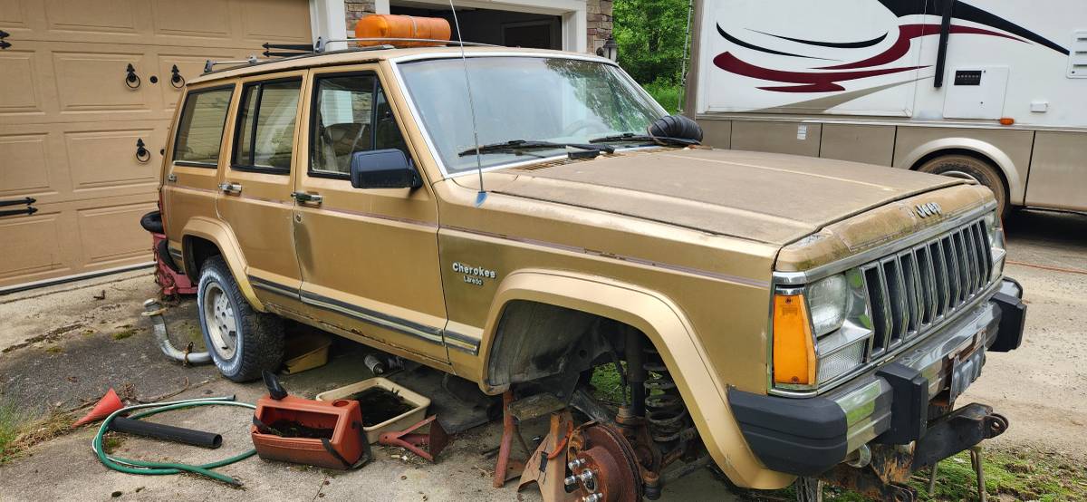 Jeep-Laredo-1987-yellow
