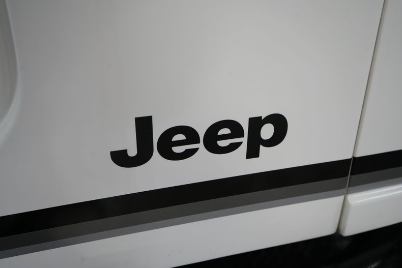 Jeep-Other-1974-White-Black-11