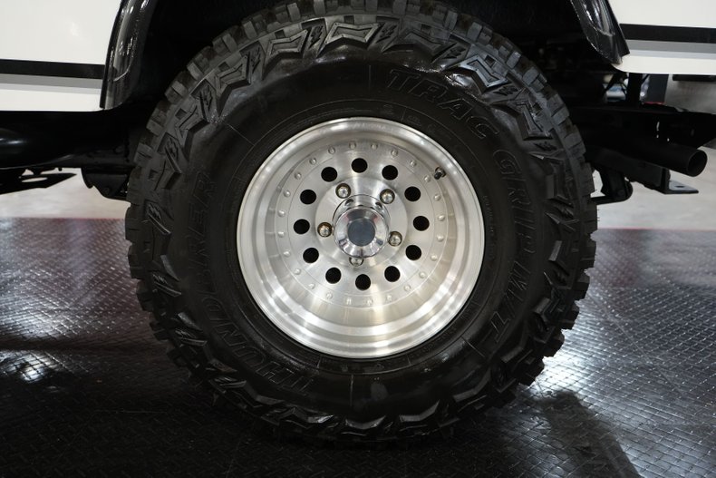 Jeep-Other-1974-White-Black-16