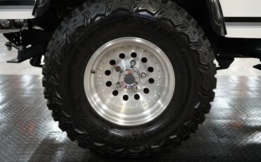 Jeep-Other-1974-White-Black-17