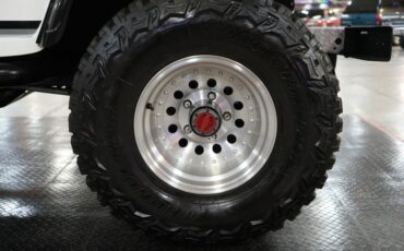 Jeep-Other-1974-White-Black-18