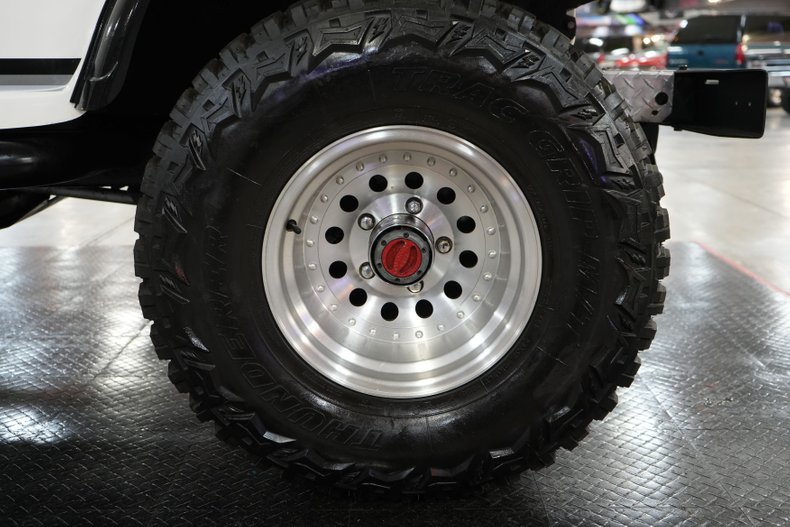Jeep-Other-1974-White-Black-18