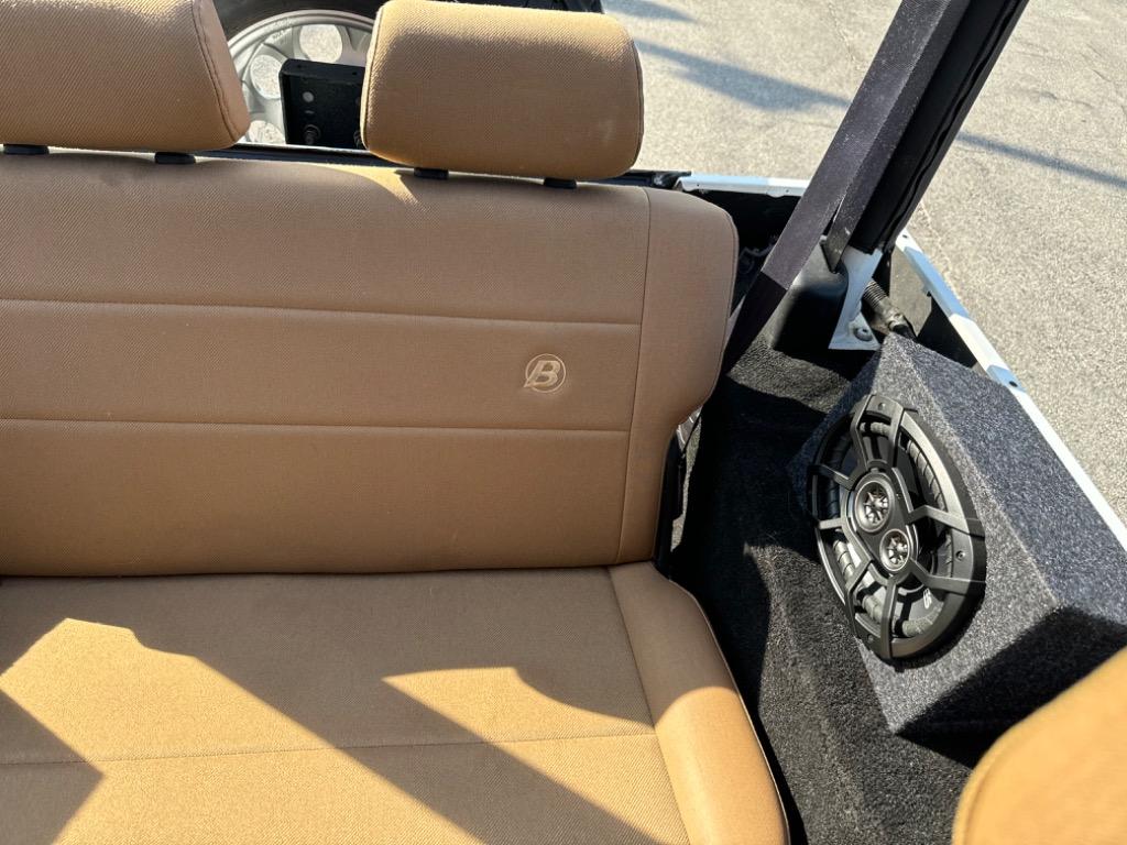 Jeep-Other-1978-White-Brown-6