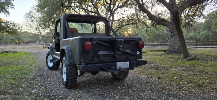 Jeep-Other-1984-Black-3
