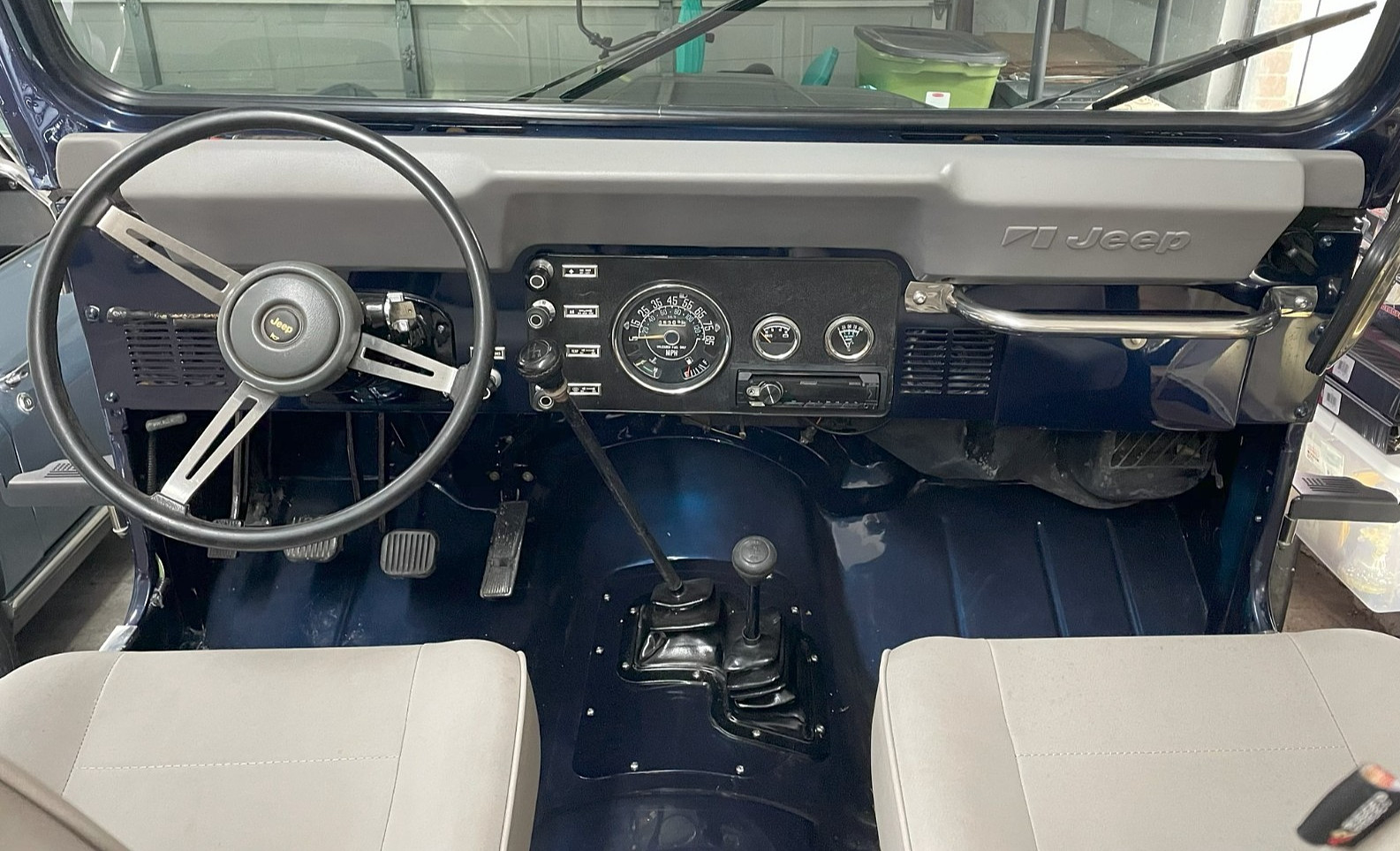 Jeep-Renegade-1980-SUV-6
